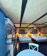 Captain Pips Marina & Hideaway