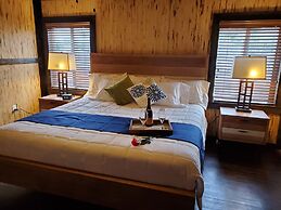 Captain Pips Marina & Hideaway