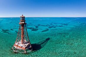 Captain Pips Marina & Hideaway