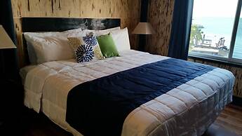 Captain Pips Marina & Hideaway