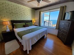 Captain Pips Marina & Hideaway