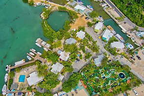 Captain Pips Marina & Hideaway