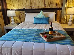 Captain Pips Marina & Hideaway