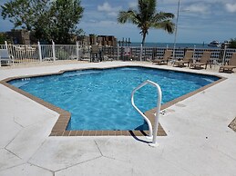 Captain Pips Marina & Hideaway