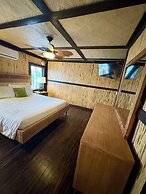 Captain Pips Marina & Hideaway