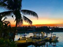 Captain Pips Marina & Hideaway