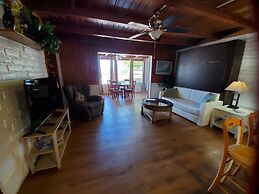 Captain Pips Marina & Hideaway