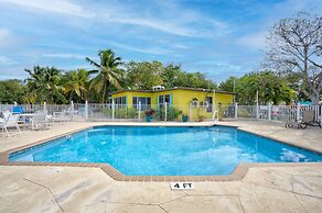 Captain Pips Marina & Hideaway