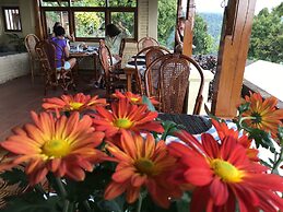 Meme Surung Homestay