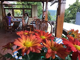 Meme Surung Homestay