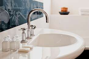 Art Suites & Gallery