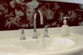 Art Suites & Gallery