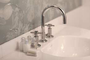 Art Suites & Gallery