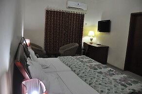 Oscarpak Royal Hotel