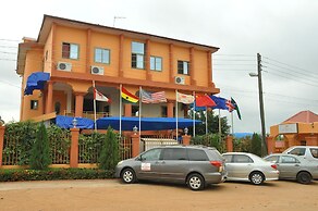 Oscarpak Royal Hotel