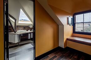 Corinda Contemporary