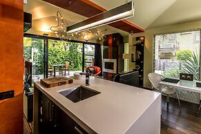 Corinda Contemporary