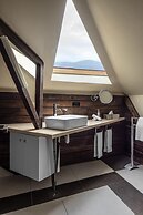 Corinda Contemporary