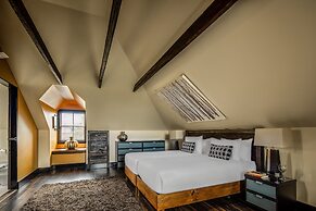 Corinda Contemporary