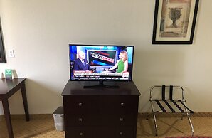 Days Inn & Suites by Wyndham Conroe North