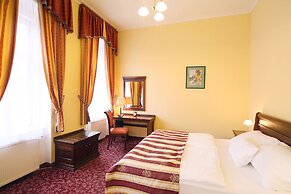 Ontario Hotel Garni