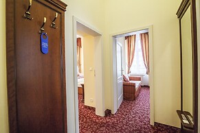 Ontario Hotel Garni