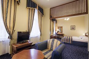 Ontario Hotel Garni