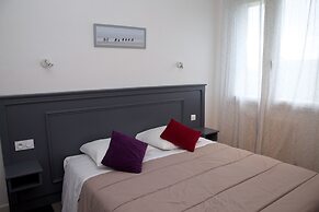 Cozy Hotel
