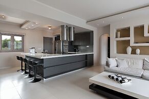 Kymothoe Elite Suites