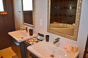 Kymothoe Elite Suites