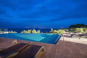 Kymothoe Elite Suites