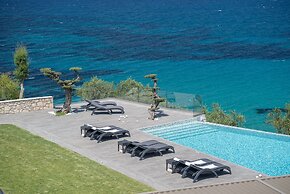 Kymothoe Elite Suites