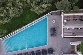 Kymothoe Elite Suites