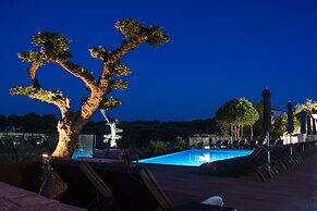 Kymothoe Elite Suites