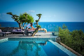 Kymothoe Elite Suites