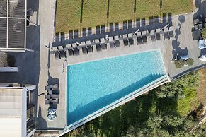 Kymothoe Elite Suites