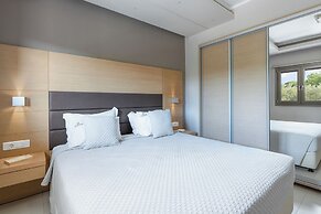 Kymothoe Elite Suites