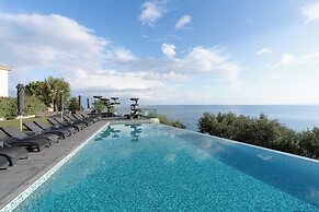 Kymothoe Elite Suites