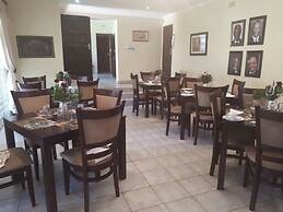 Hoyohoyo Chartwell Lodge