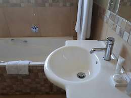 Hoyohoyo Chartwell Lodge