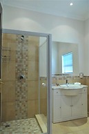 Hoyohoyo Chartwell Lodge