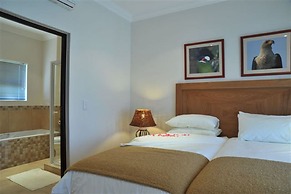 Hoyohoyo Chartwell Lodge