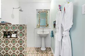 Noosa Valley Manor B&B Retreat