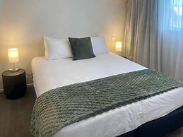 Navigate Seaside Hotel