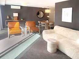 Navigate Seaside Hotel