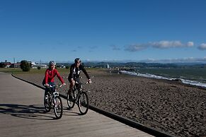 Navigate Seaside Hotel