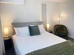 Navigate Seaside Hotel