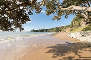 By the Bay Beachfront Apartments