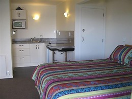 By the Bay Beachfront Apartments