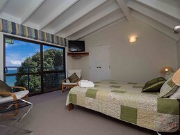 By the Bay Beachfront Apartments